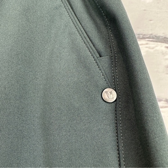 Vuori Meta Shorts Men’s Size 28 Aspen Gray Blue 8” Inseam Chino V379 Golf Active - Picture 7 of 11